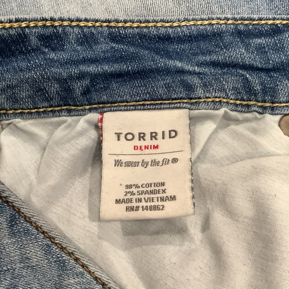 TORRID Plus Size Light Wash Skinny Jeans Size 20 Short - Picture 5 of 6